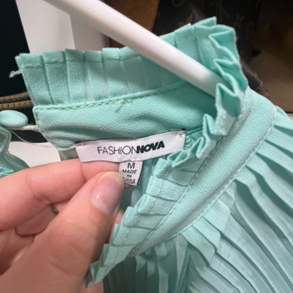 FASHION NOVA Pleated Top - Picture 2 of 3